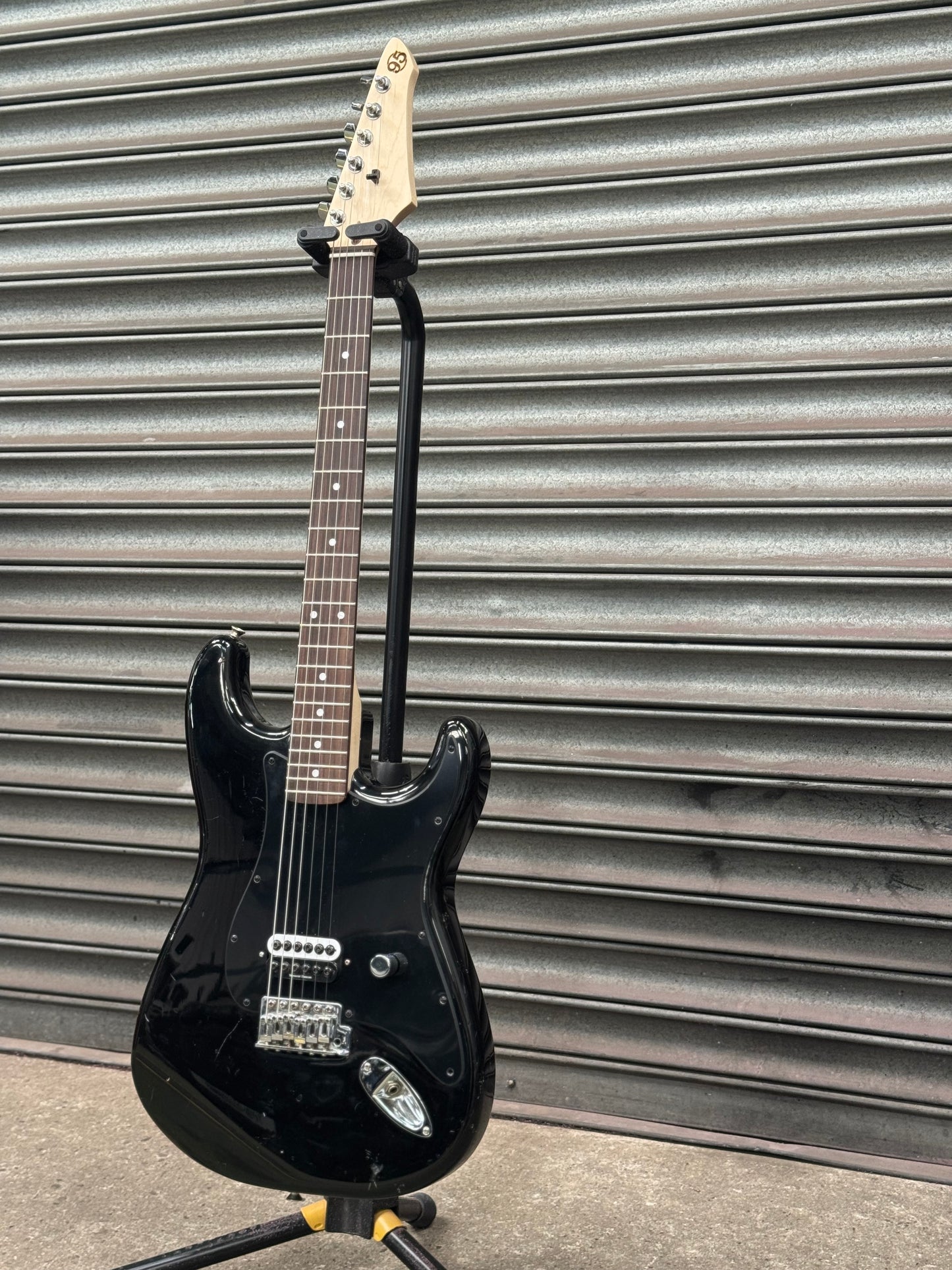 House 95 Elliot Standard One Black Relic