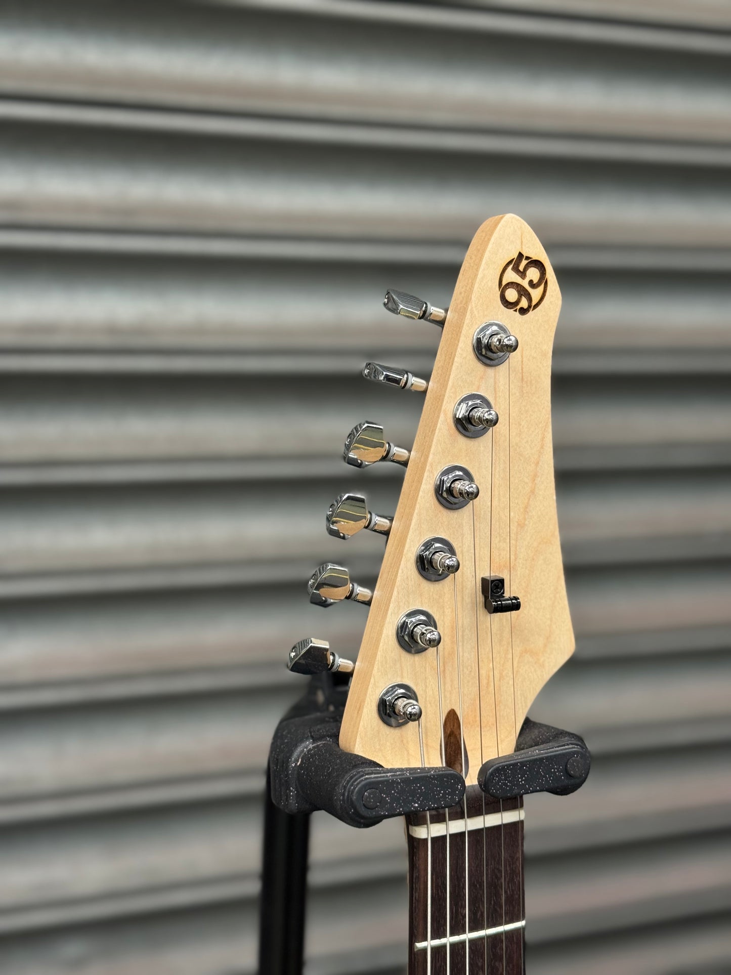 House 95 Elliot Standard One Black Relic