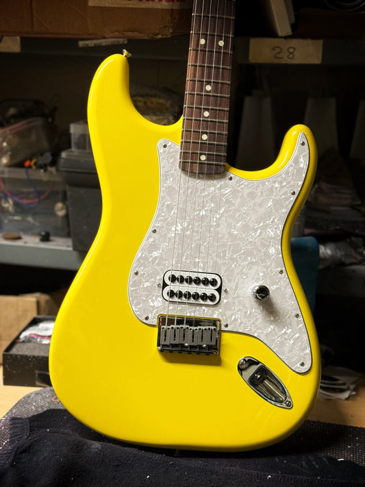 Fender Tom Delonge Stratocaster Reissue 2023 Graffiti Yellow