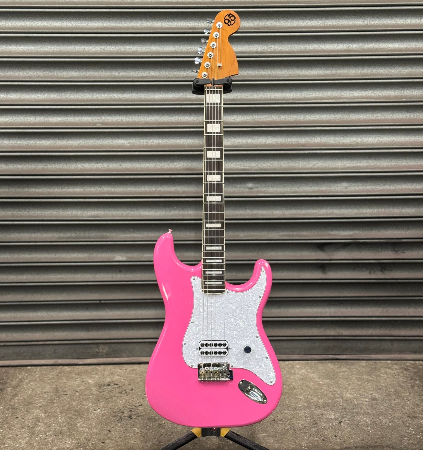 House 95 Elliot Custom in Worn Skully Pink