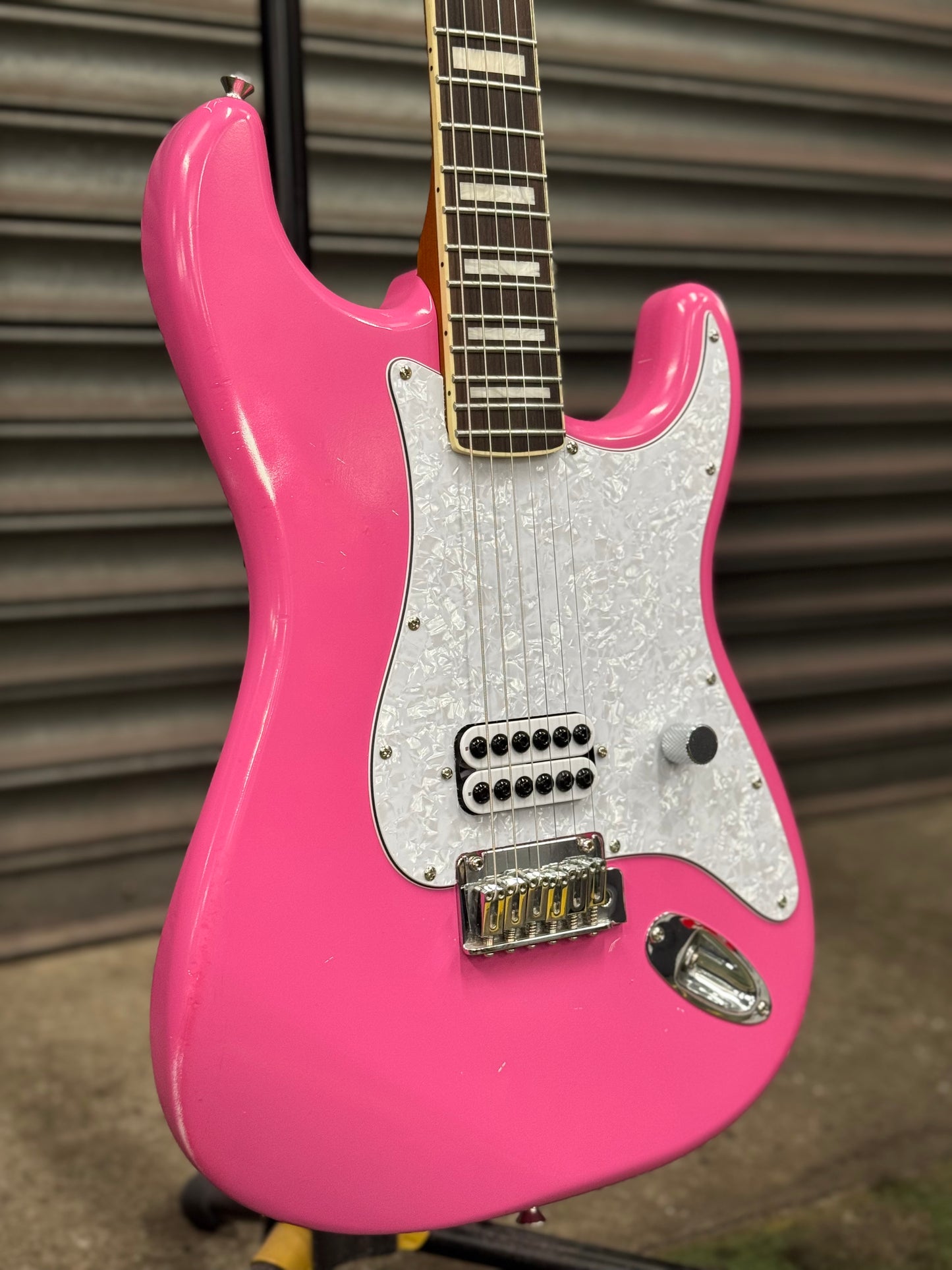 House 95 Elliot Custom in Worn Skully Pink