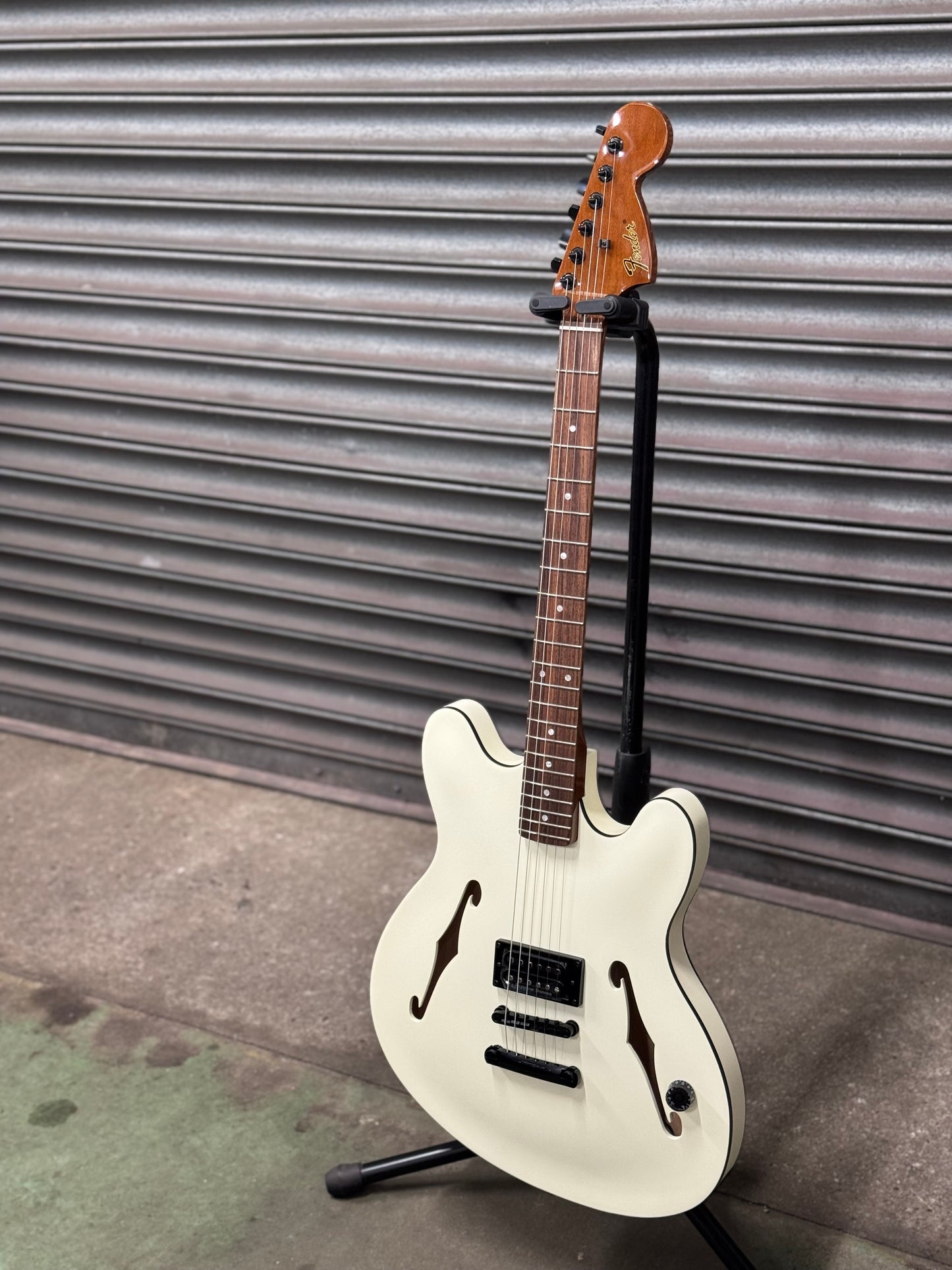 COMPETITION Fender Tom Delonge Starcaster White