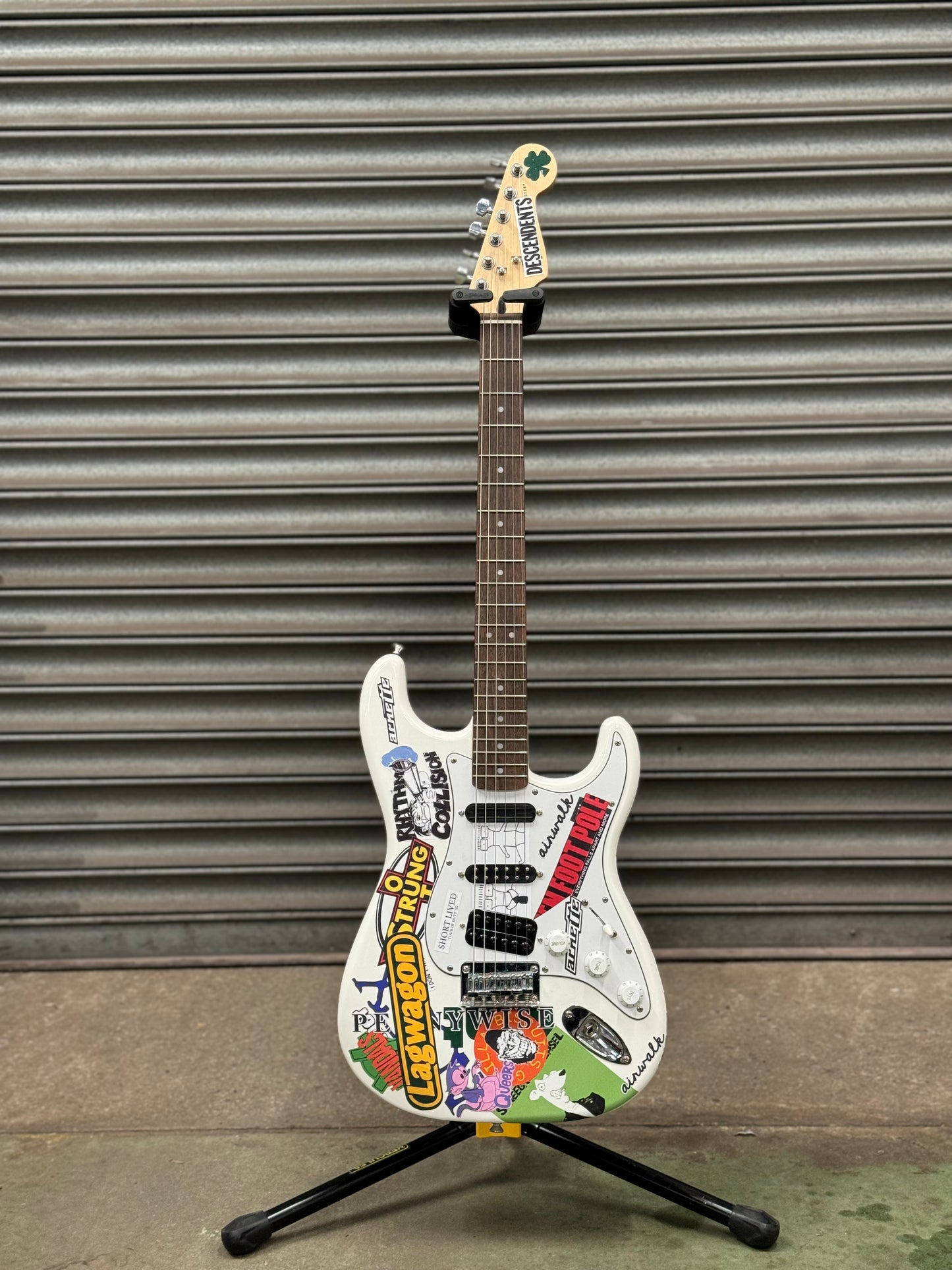 Squier® #budgettomdelonge Sticker Stratocaster®