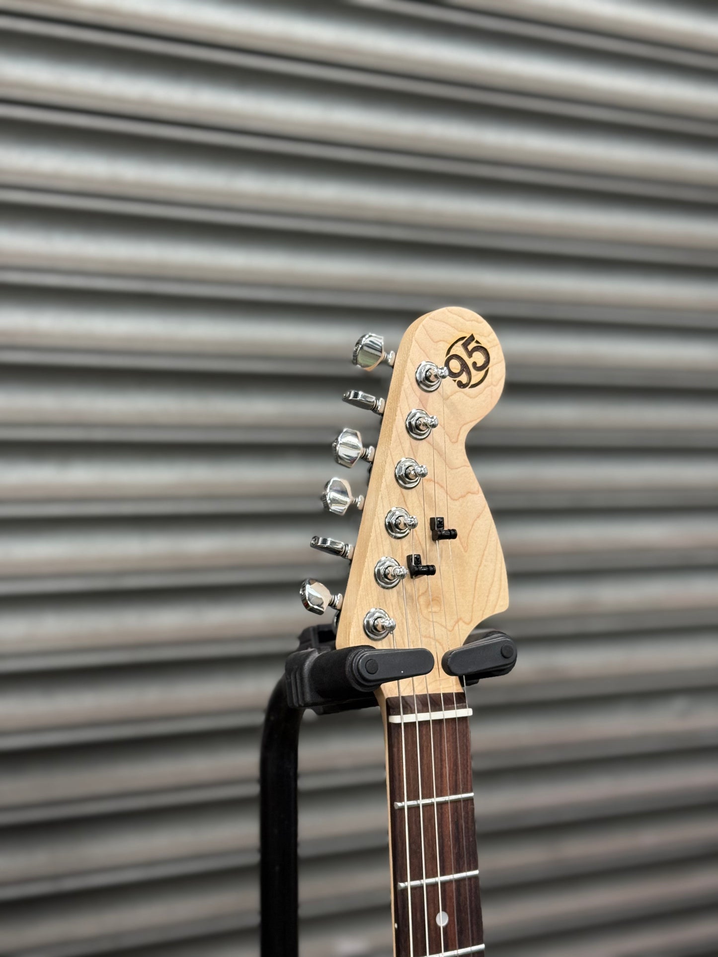 House 95 Guitars The “Fat Lip” Aztec Gold