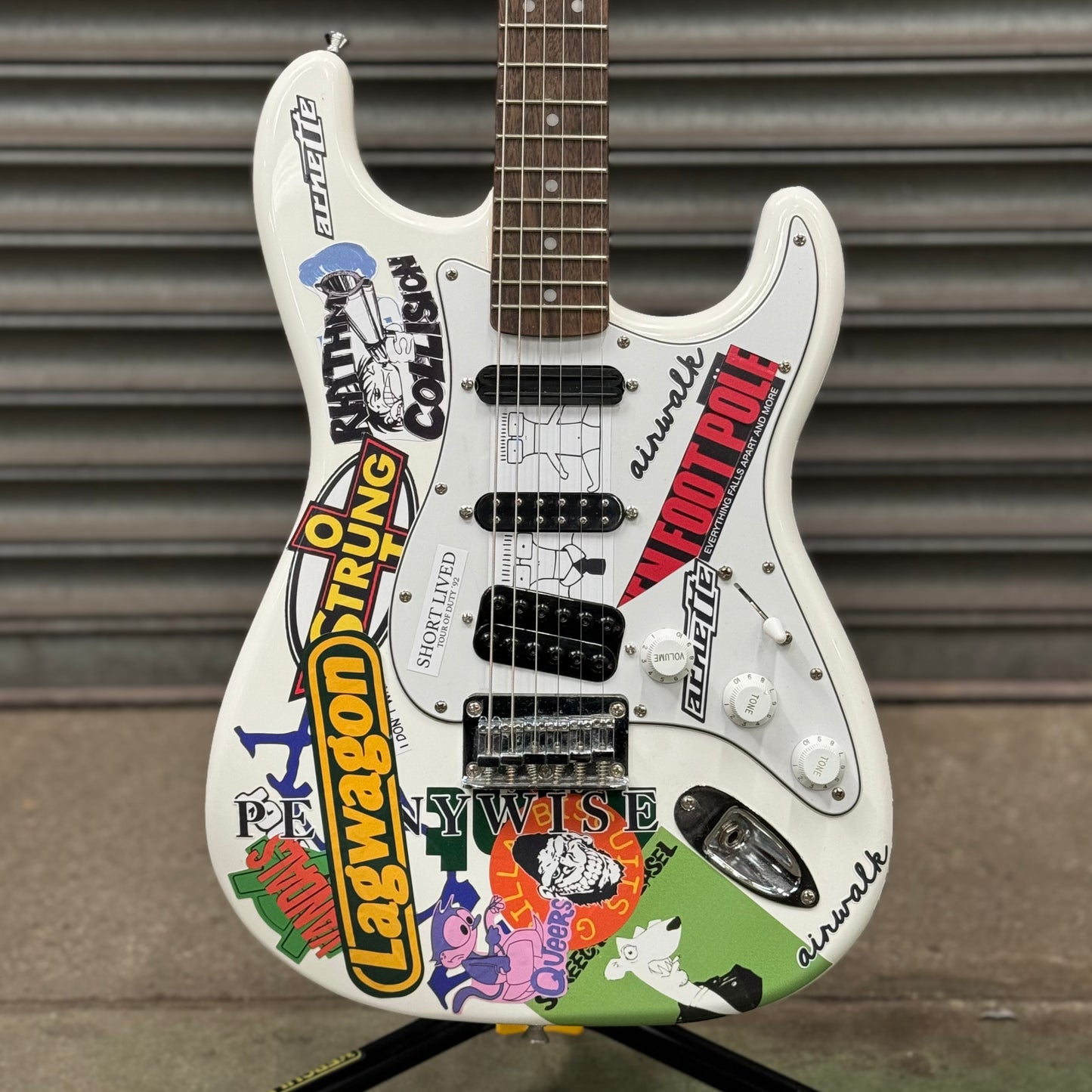 Squier® #budgettomdelonge Sticker Stratocaster®