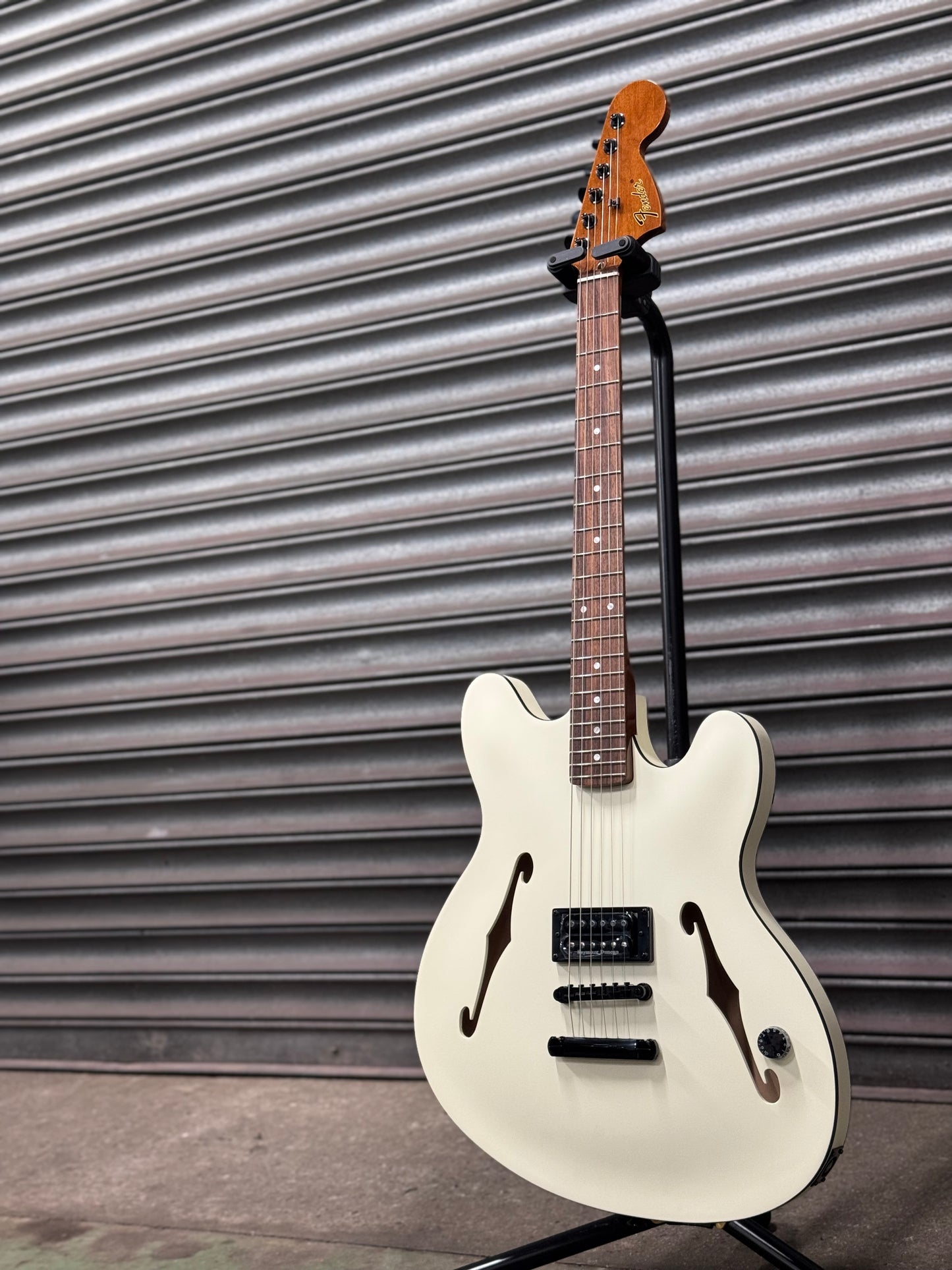 COMPETITION Fender Tom Delonge Starcaster White