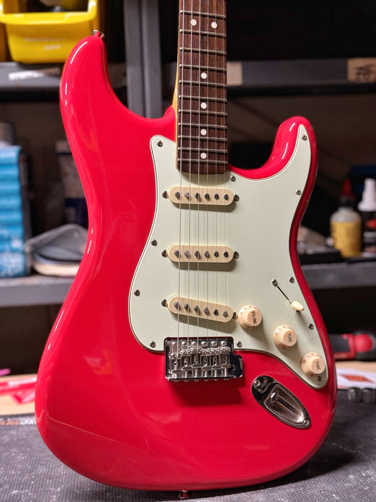 Squier Simon Neil (Biffy Clyro) Stratocaster Fiesta Red